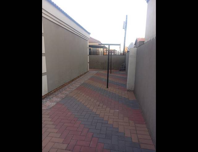 3 BEDROOM HOUSE FOR SALE IN ROODEKOP